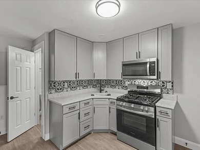 21 Units | 70 Bedrooms | 11% Cap Rate | Burlington, Vermont - - photo 11