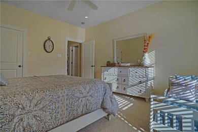 Homes that offer location, elegance, and space don't come up - photo 15