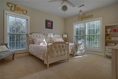 Homes that offer location, elegance, and space don't come up - photo 16