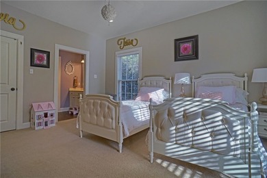 Homes that offer location, elegance, and space don't come up - photo 17
