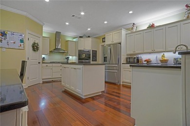 Homes that offer location, elegance, and space don't come up - photo 29