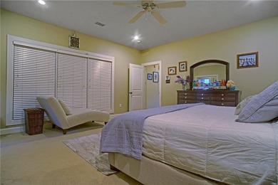 Homes that offer location, elegance, and space don't come up - photo 40
