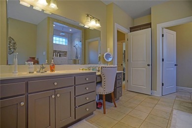 Homes that offer location, elegance, and space don't come up - photo 45