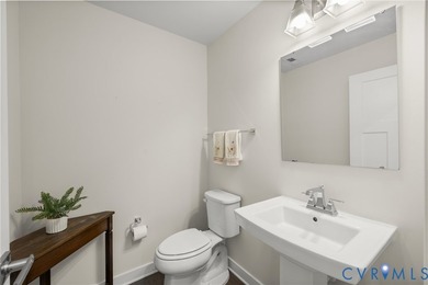 Welcome to this beautifully maintained 3-bedroom, 2.5-bath home - photo 7