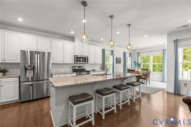 Welcome to this beautifully maintained 3-bedroom, 2.5-bath home - photo 10