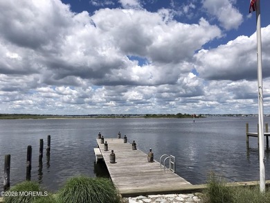 Nestled in the heart of prestigious Mantoloking, this bay front - photo 4