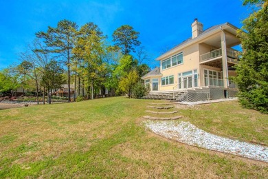Stunning Lakefront Retreat on a Quiet Cul-de-Sac Wake up every - photo 2