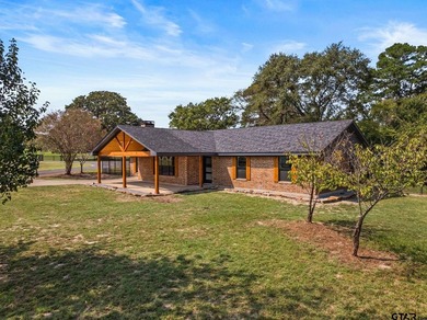 Nestled in the sought-after Swannerland subdivision near Lake - photo 3
