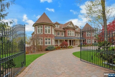 Welcome to an exceptional newly gut-renovated stone colonial - photo 2