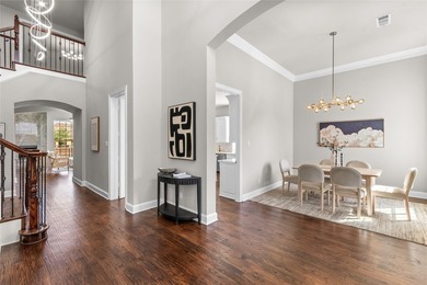 Welcome to this beautiful, gorgeous, elegantly updated residence - photo 7