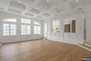 Welcome to an exceptional newly gut-renovated stone colonial - photo 8
