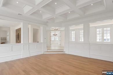 Welcome to an exceptional newly gut-renovated stone colonial - photo 9