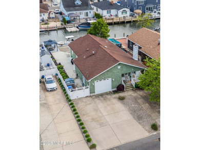 Green Island waterfront gem! Larger than she appears from the - photo 1