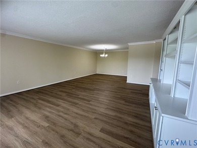 Large bright two bedroom unit in highly desirable Hathaway - photo 3