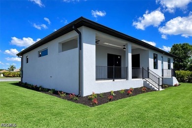 This extraordinary NEW CONSTRUCTION 3 bedroom (+ den), 2 bath - photo 5