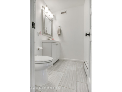 Welcome to 4 Sophia Lane - minutes from the Verrazano Bridge - photo 18