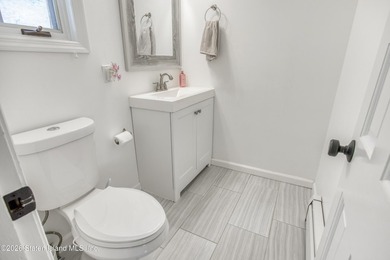 Welcome to 4 Sophia Lane - minutes from the Verrazano Bridge - photo 19