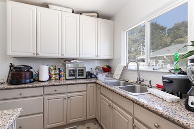 Renovated duplex with both units tenant-occupied, Each unit - photo 22