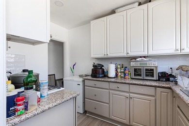 Renovated duplex with both units tenant-occupied, Each unit - photo 23