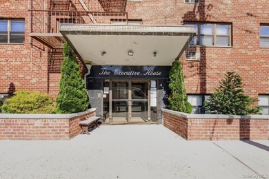 Welcome to effortless living in the heart of the highly - photo 3