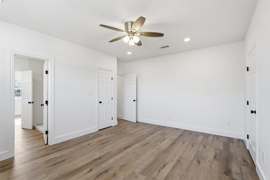 Discover this beautiful 5 bedroom, 4 bath 2 story home located - photo 33
