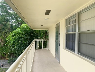 SPECTACULAR QUIET CORNER 2 BEDROOM, 2 *FULL BATHS*, UPDATED UNIT - photo 1