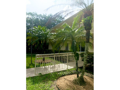 SPECTACULAR QUIET CORNER 2 BEDROOM, 2 *FULL BATHS*, UPDATED UNIT - photo 2