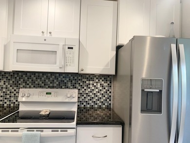 SPECTACULAR QUIET CORNER 2 BEDROOM, 2 *FULL BATHS*, UPDATED UNIT - photo 8