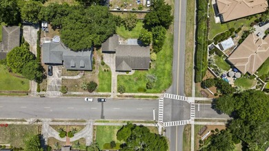 Nestled in the heart of the highly sought-after Northwood - photo 2
