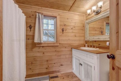 Smith Lake - A 3 bedroom and 2 bathroom rustic lake cottage just - photo 12
