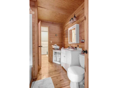 Smith Lake - A 3 bedroom and 2 bathroom rustic lake cottage just - photo 15