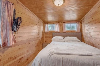 Smith Lake - A 3 bedroom and 2 bathroom rustic lake cottage just - photo 16