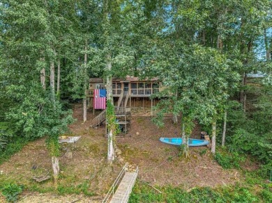 Smith Lake - A 3 bedroom and 2 bathroom rustic lake cottage just - photo 22