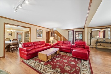 Welcome home to the highly sought-after Stephenson Park - photo 3