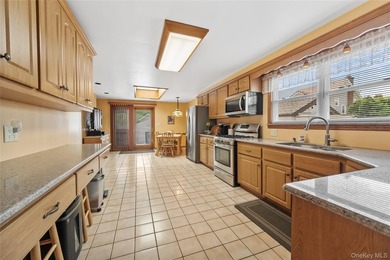 Welcome home to the highly sought-after Stephenson Park - photo 5