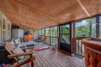Smith Lake - A 3 bedroom and 2 bathroom rustic lake cottage just - photo 25