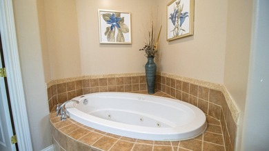 Best-priced 3 bdrm waterfront corner-unit condo available! Enjoy - photo 36