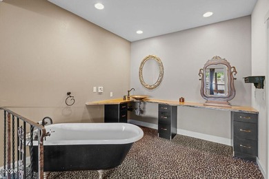 Rare, 5 bedroom, universally designed, lakefront, income - photo 29