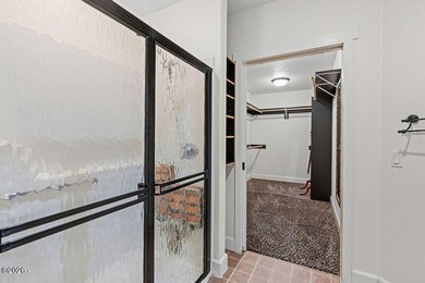 Rare, 5 bedroom, universally designed, lakefront, income - photo 32