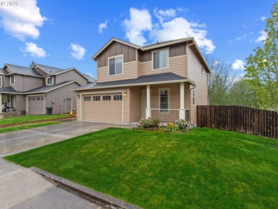 Well-maintained home sits on a premium greenbelt lot that is - photo 2