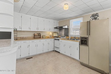 Escape to the beautiful White Lake! This 3-bedroom, 2-bathroom - photo 15