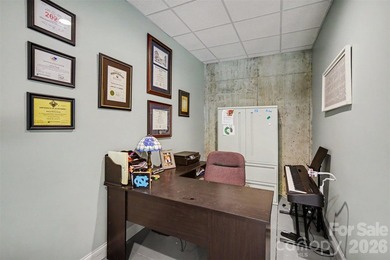 Fabulous SMART CONSTRUCTION home has it all--privacy, desirable - photo 36