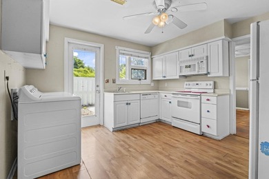 This charming 3-bedroom, 1.5-bath home offers a spacious floor - photo 3
