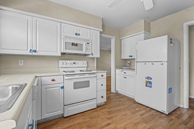 This charming 3-bedroom, 1.5-bath home offers a spacious floor - photo 9