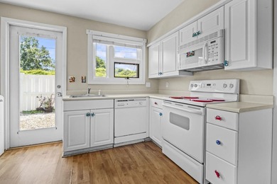 This charming 3-bedroom, 1.5-bath home offers a spacious floor - photo 10