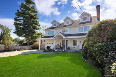 Experience luxury living in this sprawling custom Center Hall - photo 3