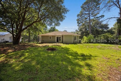 Tucked back on a quiet Lady's Island street, 16 Robin Way is a - photo 29