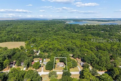 Tucked back on a quiet Lady's Island street, 16 Robin Way is a - photo 30