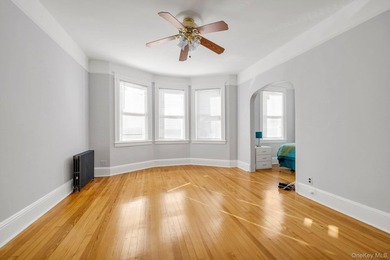 Exceptional opportunity in the sought-after Westchester Square - photo 3