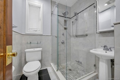 Exceptional opportunity in the sought-after Westchester Square - photo 9